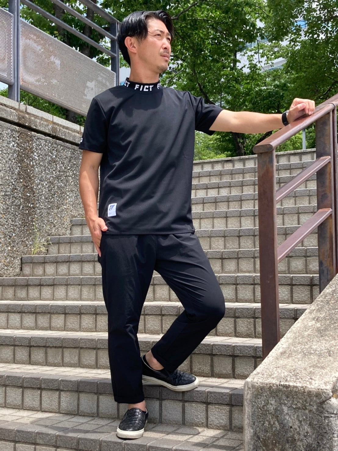 半袖モックネックシャツ(ロゴ)